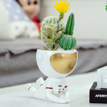 Load image into Gallery viewer, Astronaut Succulent Flower Pot Plant Flower Pot Set Combination Decoration Resin Crafts
