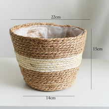 Load image into Gallery viewer, Straw flower basket
