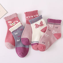 Load image into Gallery viewer, Medium sized children's socks
