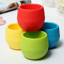 Load image into Gallery viewer, Round plastic plant pot
