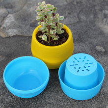 Load image into Gallery viewer, Round plastic plant pot
