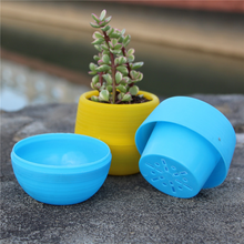 Load image into Gallery viewer, Round plastic plant pot
