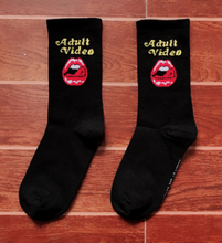 Load image into Gallery viewer, Trend INS hip hop socks Europe and the United States street fashion skateboarding couple long socks female male letters lip socks
