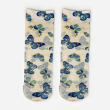 Load image into Gallery viewer, Autumn And Winter Medium Tube Stockings Elastic Retro Print Calf Socks Big Flower Pattern
