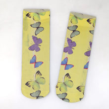Load image into Gallery viewer, Autumn And Winter Medium Tube Stockings Elastic Retro Print Calf Socks Big Flower Pattern
