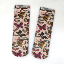 Load image into Gallery viewer, Autumn And Winter Medium Tube Stockings Elastic Retro Print Calf Socks Big Flower Pattern
