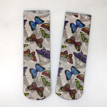 Load image into Gallery viewer, Autumn And Winter Medium Tube Stockings Elastic Retro Print Calf Socks Big Flower Pattern

